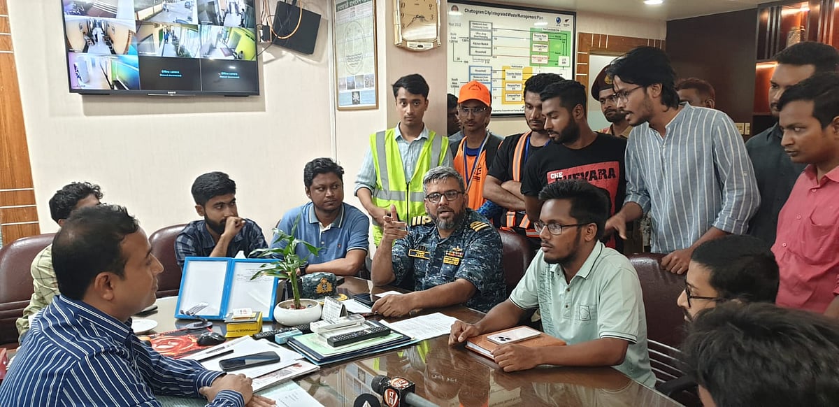 চট্টগ্রাম সিটি করপোরেশনের কর্মকর্তাদের সঙ্গে বৈঠক করেছেন বৈষম্যবিরোধী ছাত্র আন্দোলনের সমন্বয়কেরা। আজ বিকেলে চট্টগ্রাম নগরের টাইগারপাসে সিটি করপোরেশনের প্রধান কার্যালয়ে